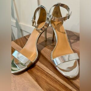 JCrew Heels in Metallic/Leather, size 7.5
